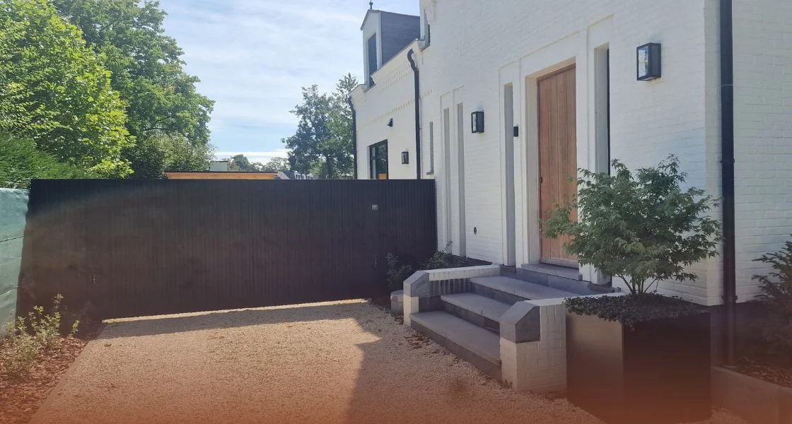 Έμπνευση για μπροστινή αυλή με είσοδο.