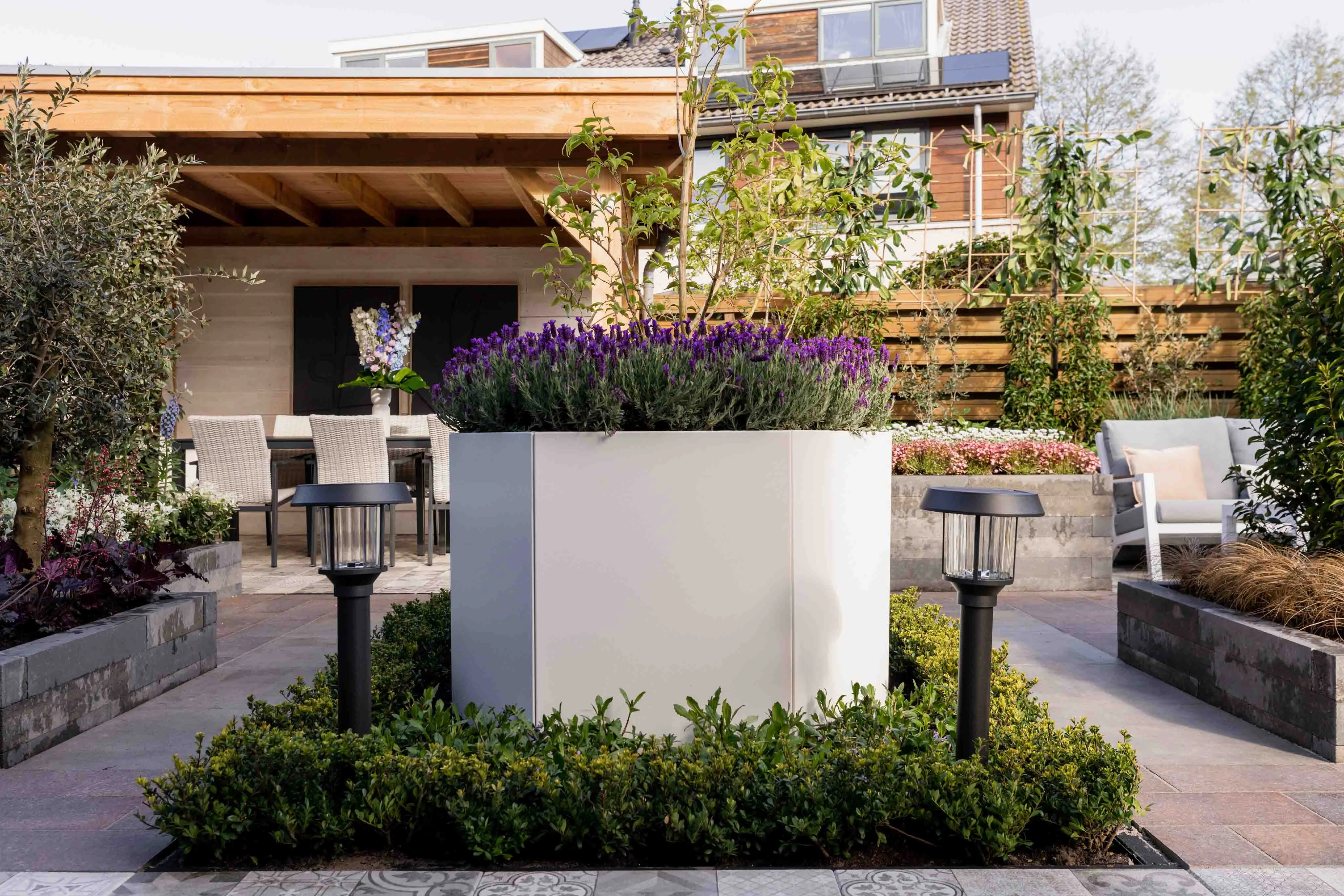 Έμπνευση για κήπους: μεγάλα γλάστρες για εξωτερικούς χώρους